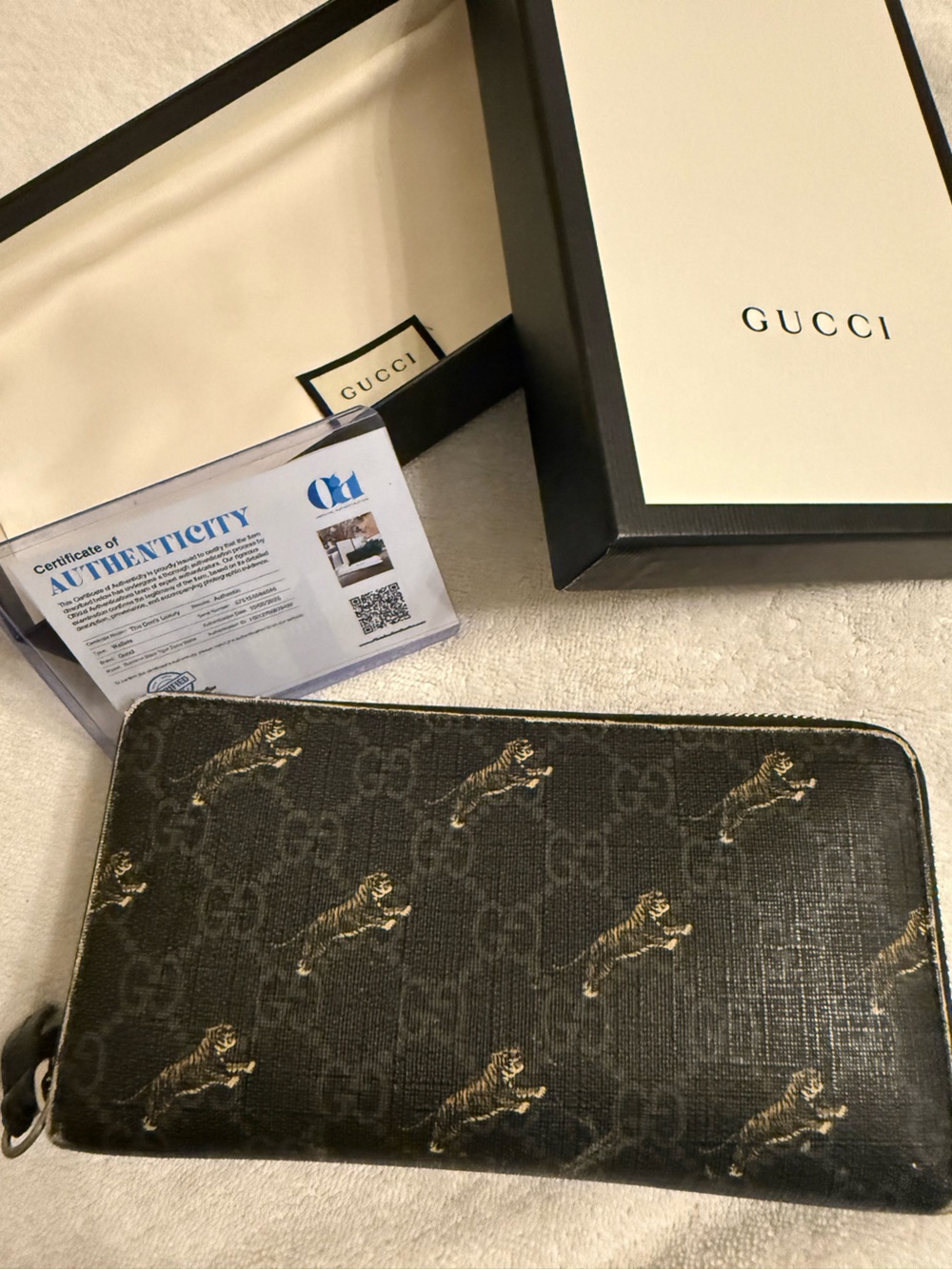 Gucci Black GG Supreme Zip Wallet with Tiger Motif
